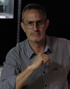 fotograf, kurator wystaw, absolwent, obecnie wykładowca w Instytucie Twórczej Fotografii Uniwersytetu Śląskiego w Opawie. Członek Związku Polskich Artystów Fotografików, ambasador marki FUJIFILM. Przez 34 lata fotoreporter Prasy Śląskiej, głównie Dziennika Zachodniego, obecnie fotofelietonista tego tytułu. Zawodowo związany z Muzeum Górnictwa Węglowego w Zabrzu, dla którego fotografuje przemiany w społeczeństwach u schyłku funkcjonowania przemysłu ciężkiego. Zdobywca nagród w najważniejszych krajowych konkursach fotografii prasowej. Autor kilkudziesięciu wystaw i publikacji z fotografią dokumentalną. Jego zdjęcia znajdują się w zbiorach muzeów w Polsce i za granicą. www.arekgola.com